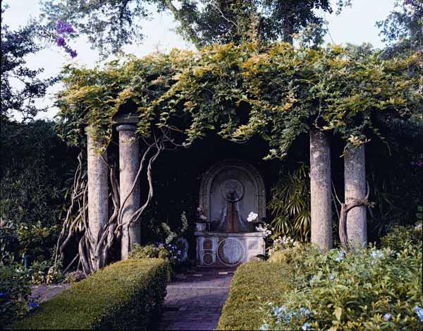 cma_visit_gardens_P-74---Pergola-with-wisteria-and-Mercer-fountain
